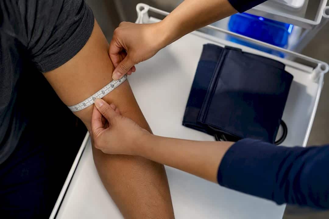 Measuring arm circumference for cuff sizing
