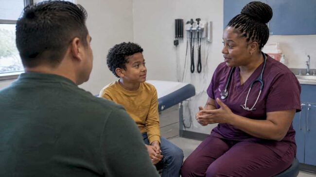 Parent and child discuss HPV vaccine timing